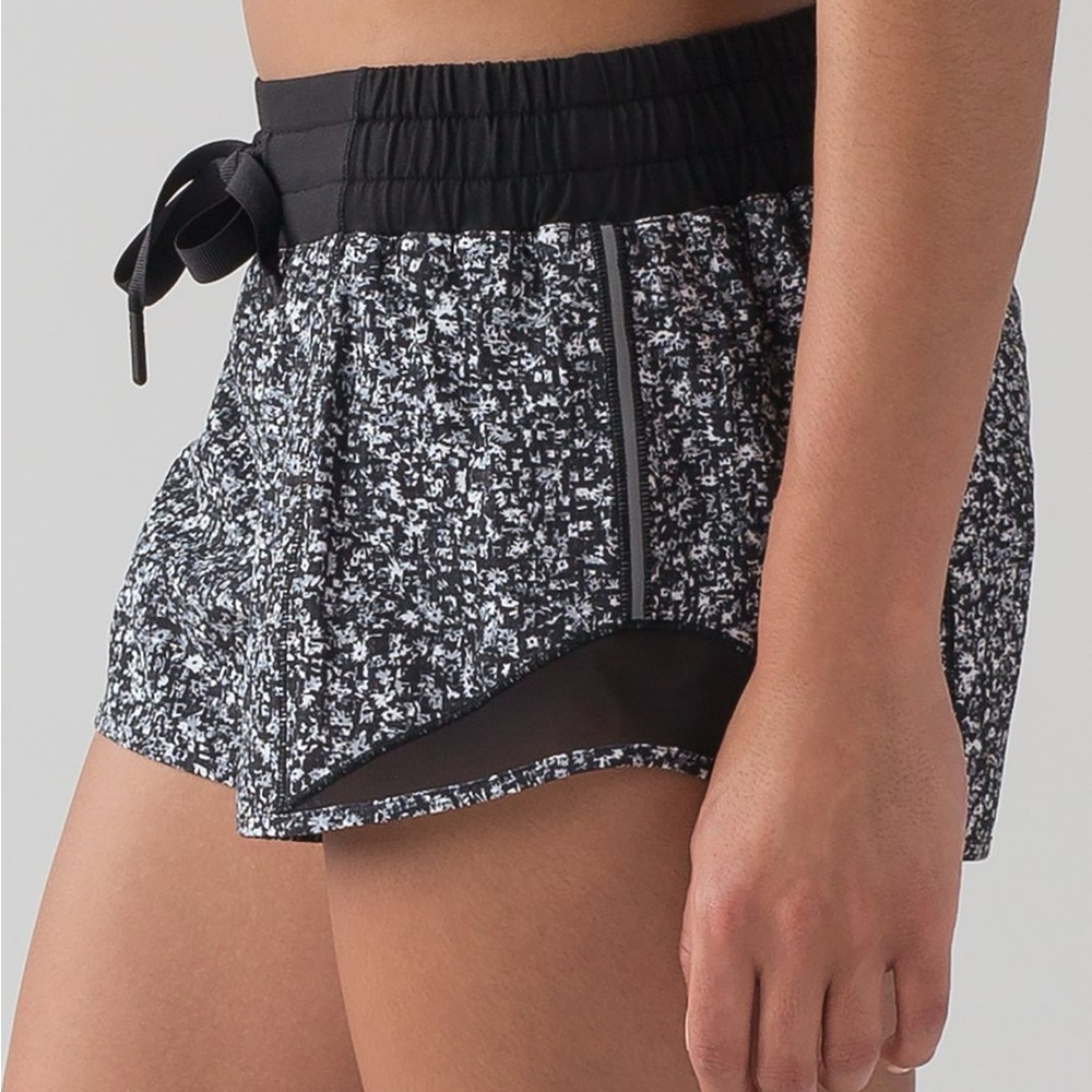 New! LULULEMON Hotty Hot Shorts - Picture 1 of 6